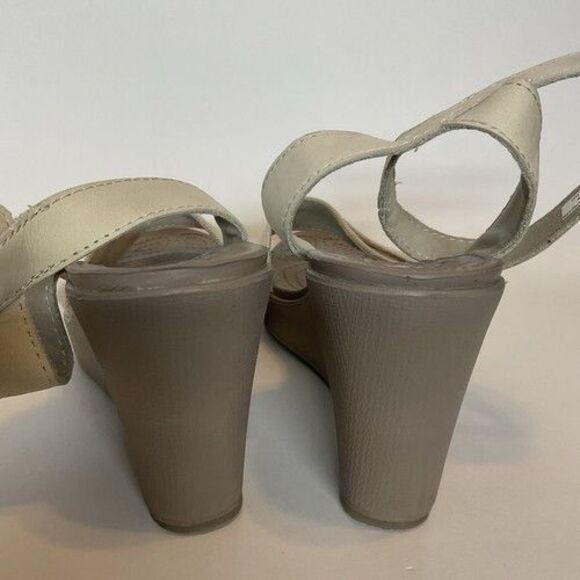 NWOB Crocs Leigh II Ankle Strap Wedge Platform Sandals Women Size 9 Cream/Beige - Picture 6 of 11